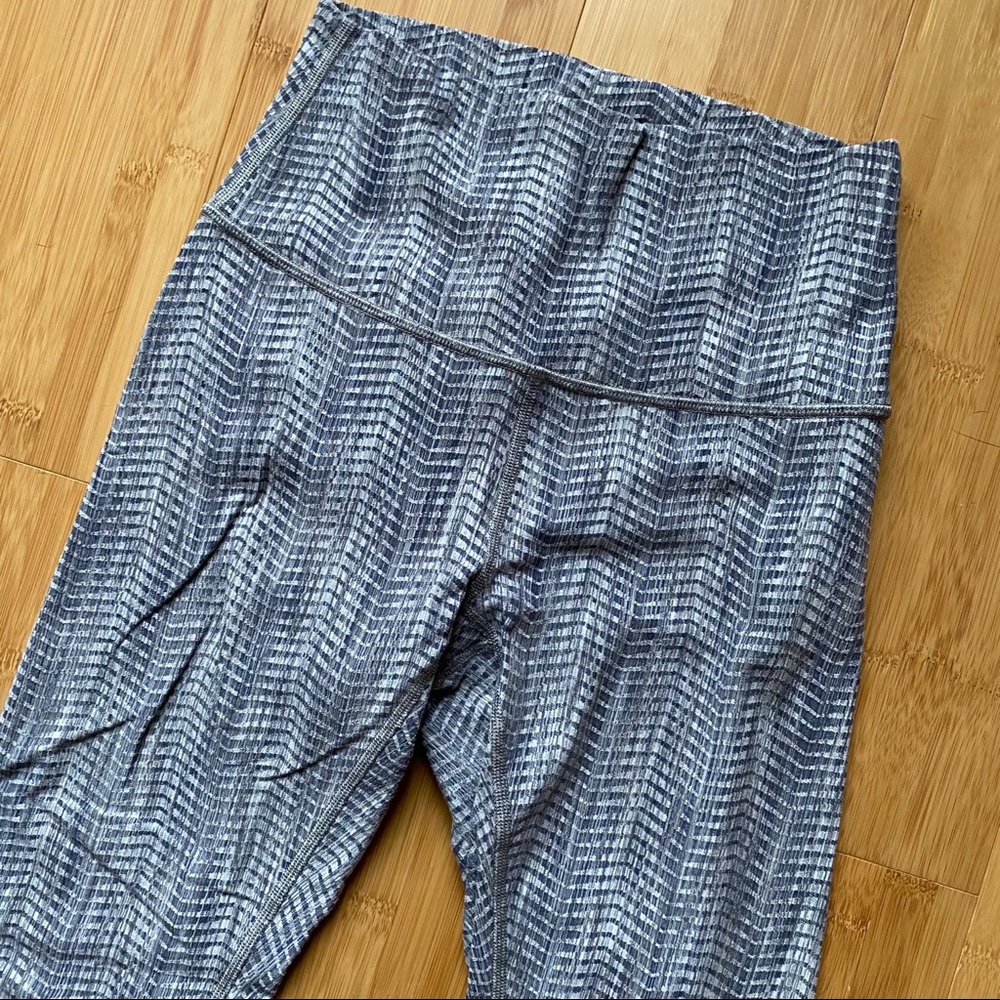 Lululemon wunder under crops size 4